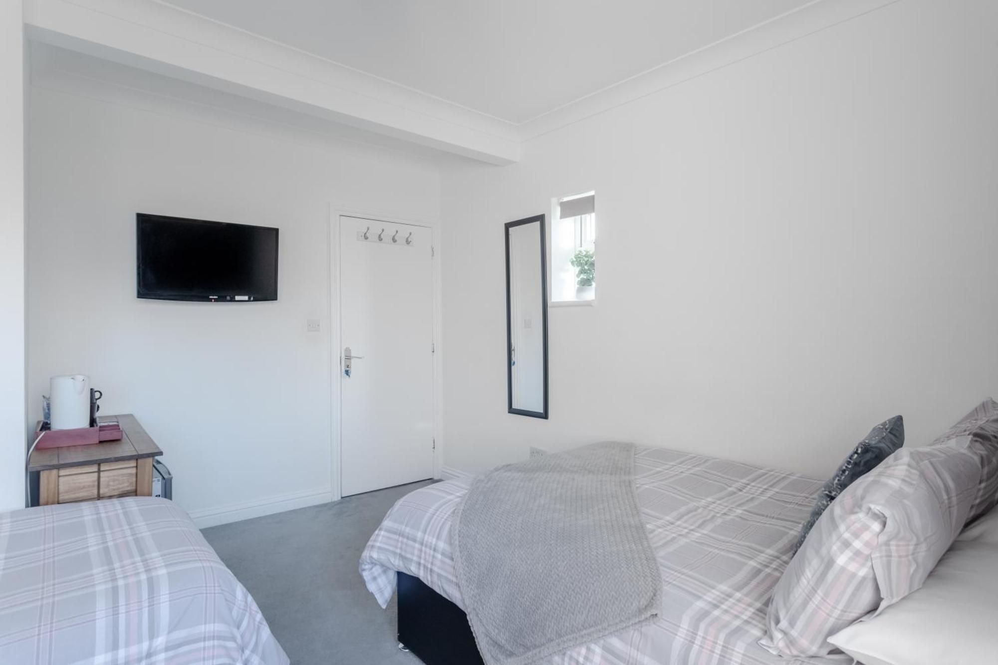 Отель Apple House Wembley Барнет Экстерьер фото